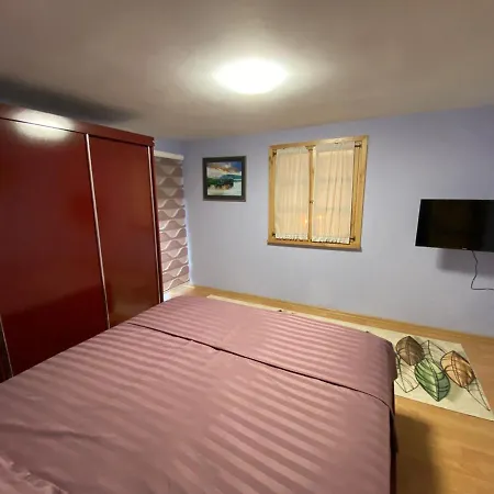 Διαμέρισμα Lakeview B & B Pogradec Πόγραδετς