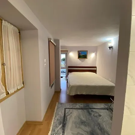 Lakeview B & B Pogradec Διαμέρισμα *