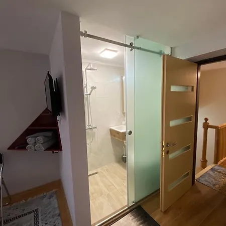 Διαμέρισμα Lakeview B & B Pogradec Πόγραδετς